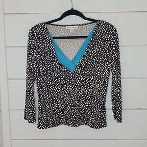 DONNA TORAN medium black & white print with blue at neck/chest stretchy shirt